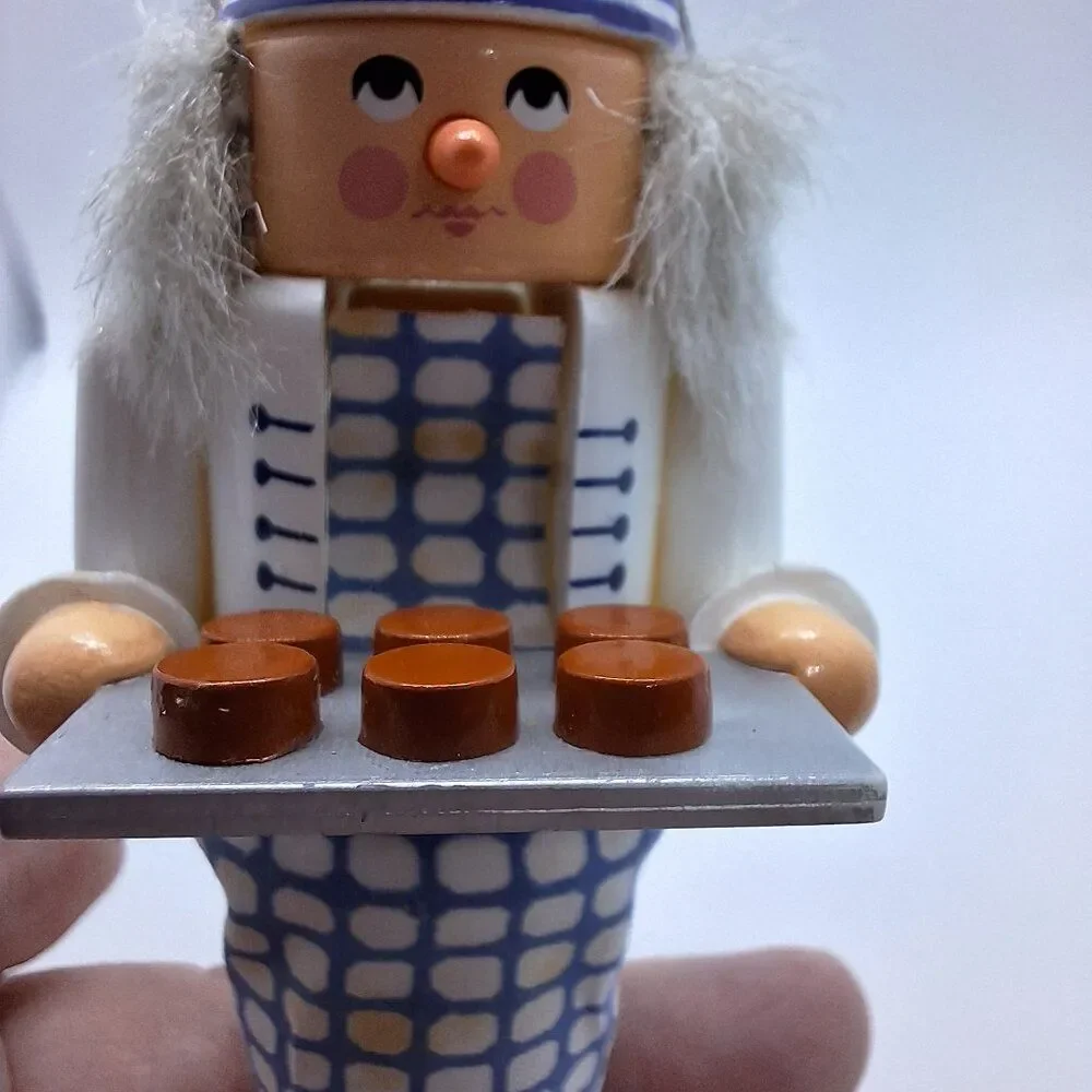 Vintage Hallmark Ornament  1992 North Pole Nutcracker ERIC‎ THE BAKER